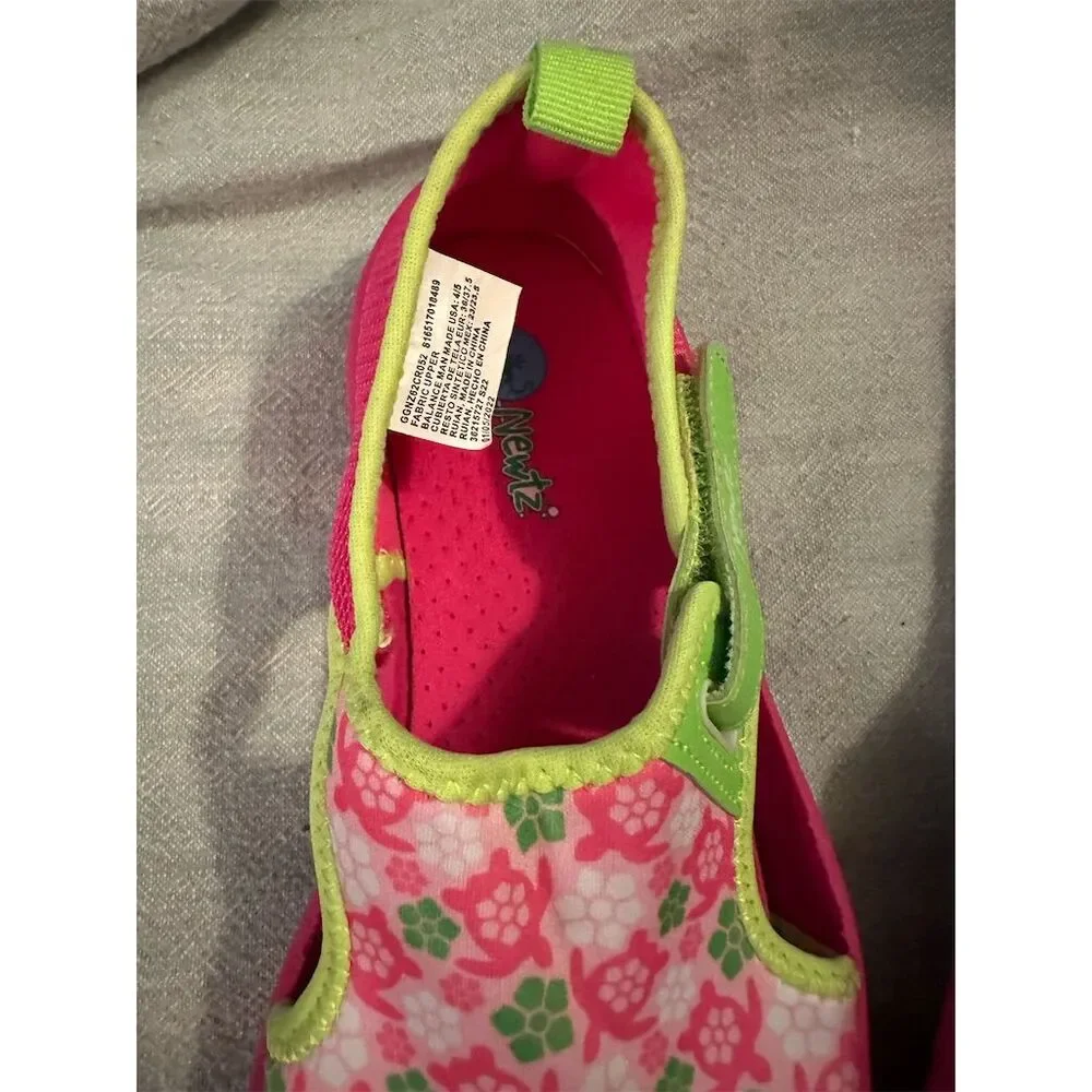 Newtz Girls Water Shoes Floral Slip On Size 4-5 Beach Activewear